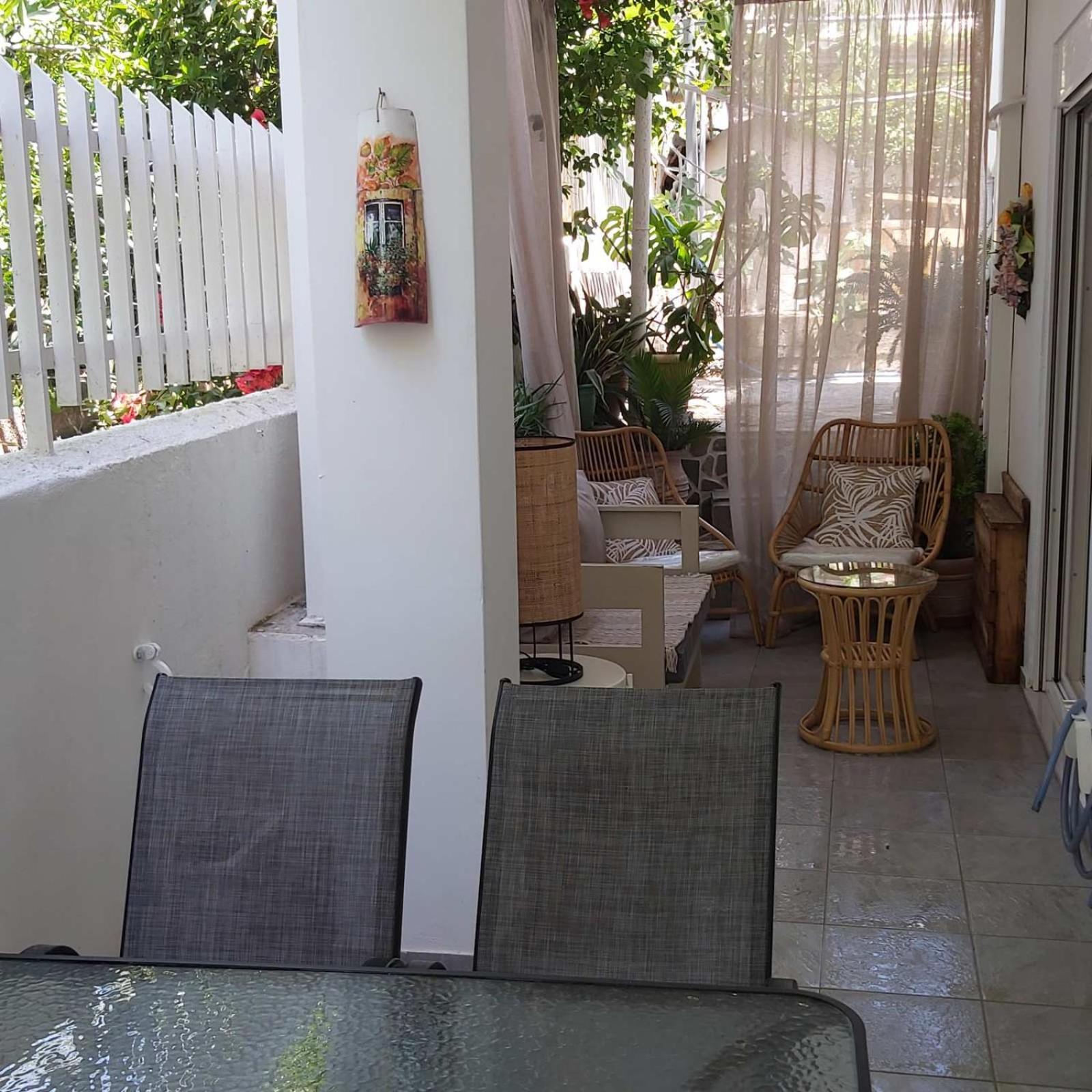 Eytyhias Yard Apartments In Poros Poros Town Eksteriør bilde